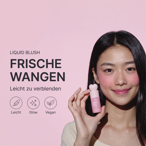 4U2 Dear Me Liquid Blush 3.7 g 05 Stay Strong | Model with product
